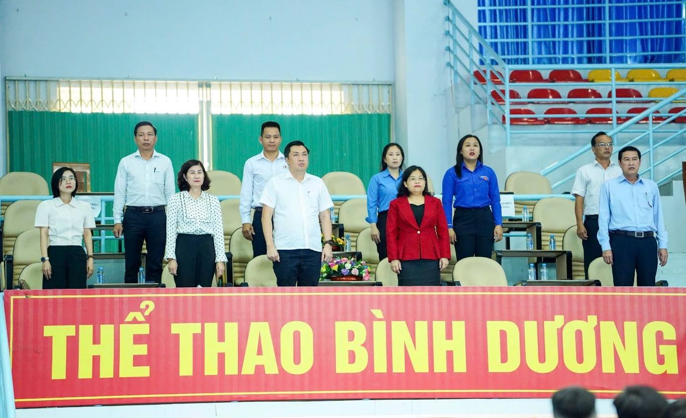 Đông đảo đại biểu tham dự Lễ khai mạc Giải vô địch Bóng chuyền nam - nữ tỉnh Bình Dương năm 2025