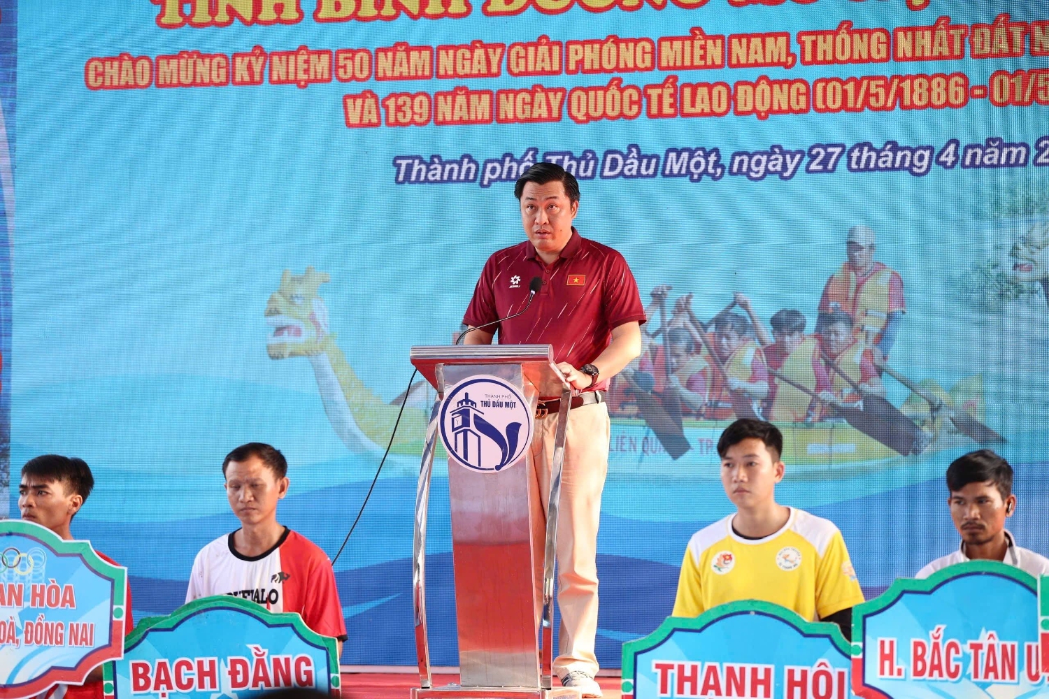 Ông Cao Văn Chóng, PGĐ Sở VHTT&DL tỉnh Bình Dương phát biểu Khai mạc Giải đua thuyền truyền thống tỉnh Bình Dương mở rộng năm 2025.