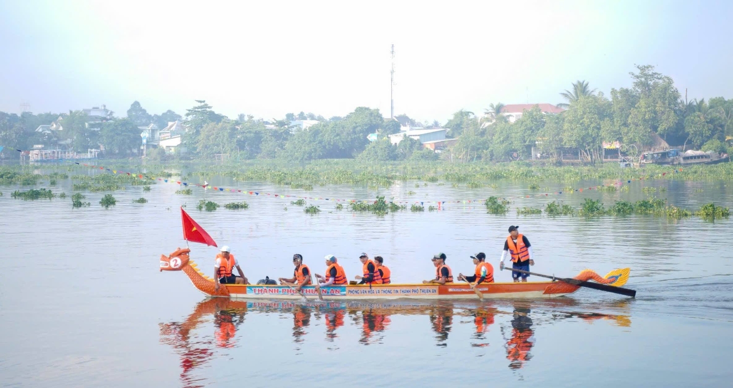 đua thuyền 8