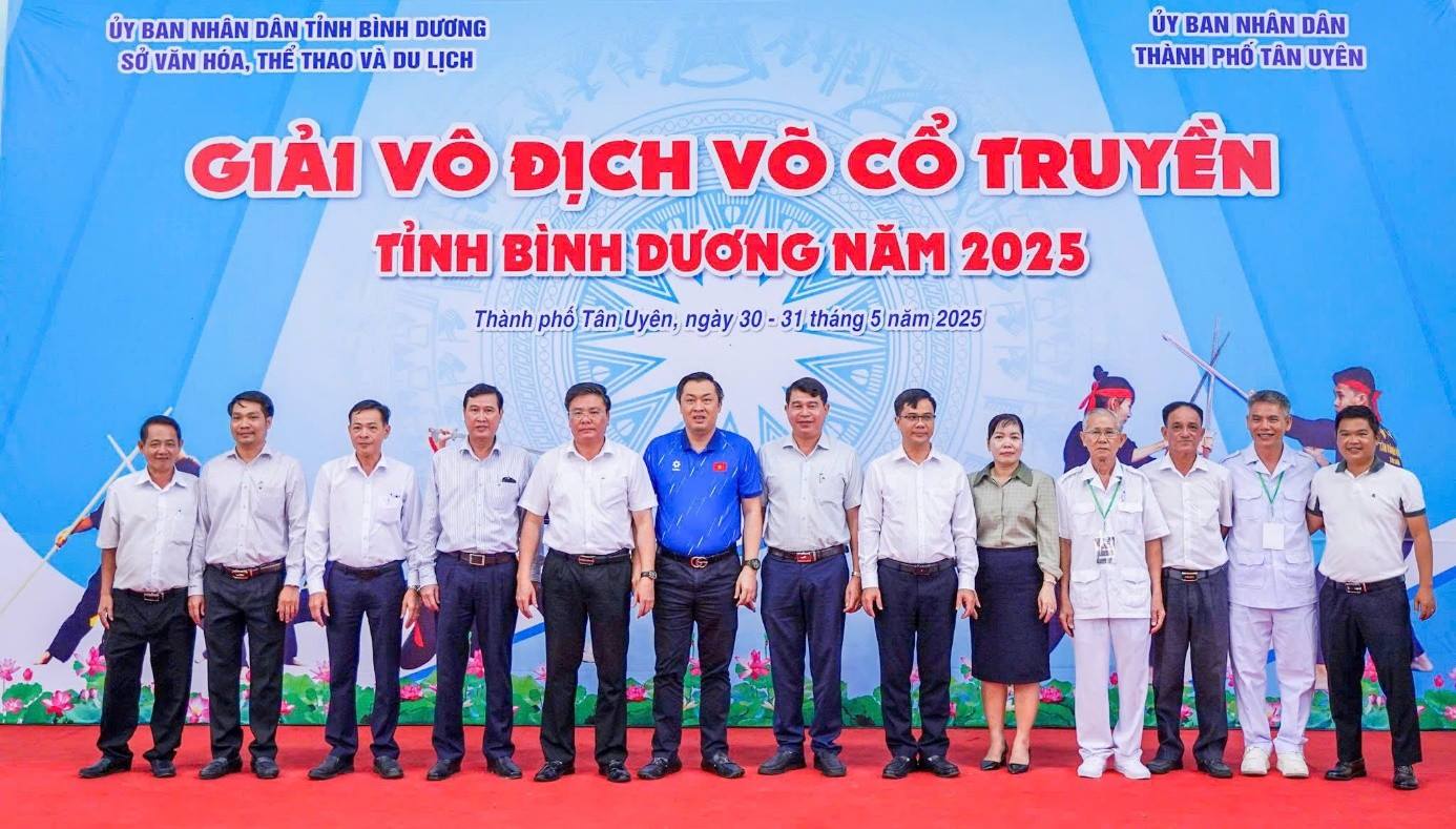 Đông đảo đại biểu, BTC giải đến dự Lễ khai mạc giải