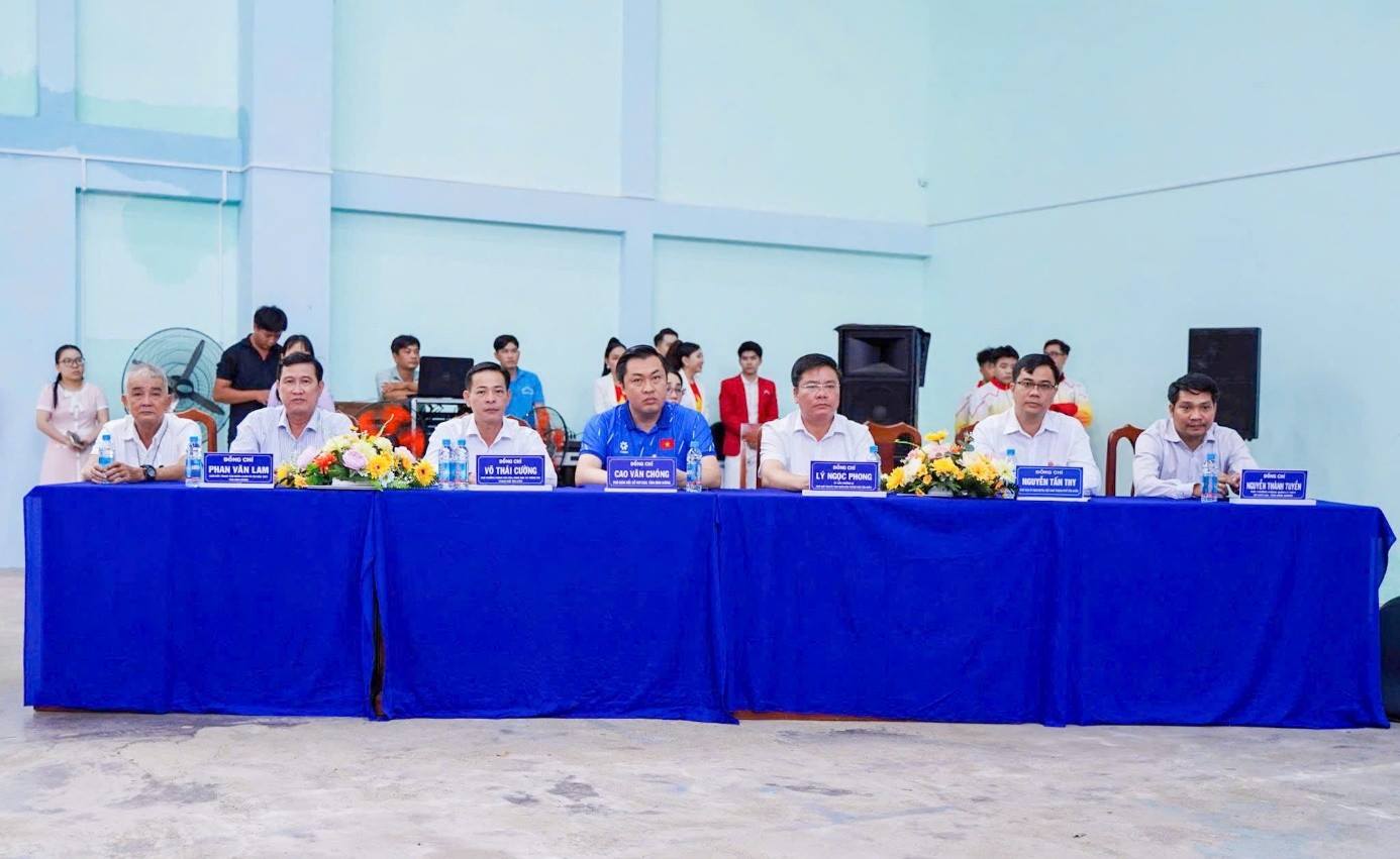 Đông đảo đại biểu, BTC giải tại Lễ khai mạc giải